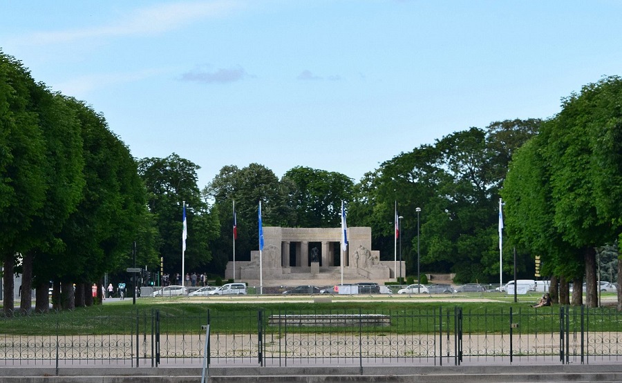 Tượng đài aux Morts de Reims